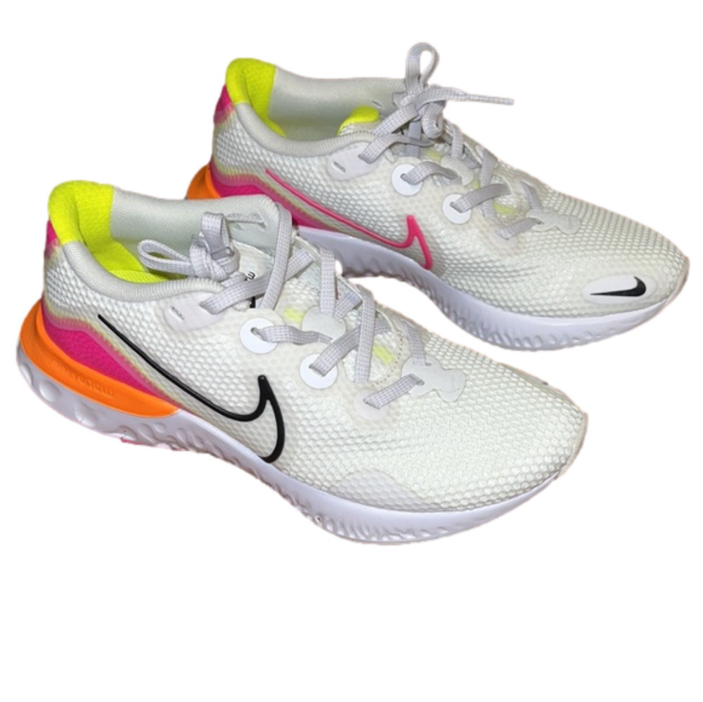Women’s Nike Sneakers size 6